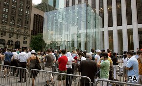 iPhone scores drop as Samsung Galaxy ads mock Apple fanboys 