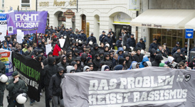 Viele Deutsche sehen gestiegene Bedrohung durch rechtsradikale Organisationen